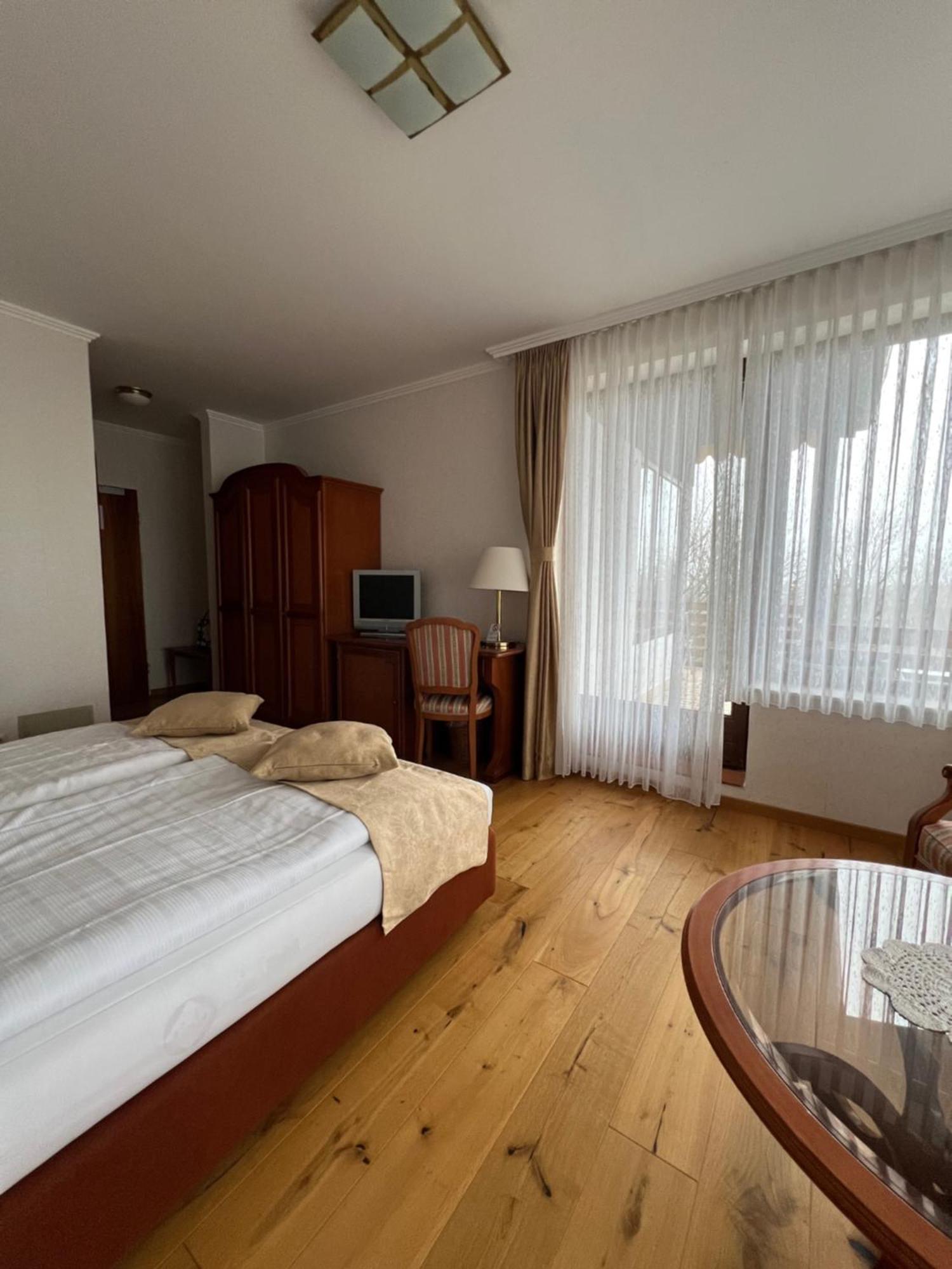 Parkhotel Maasberg Bad Sobernheim Bagian luar foto